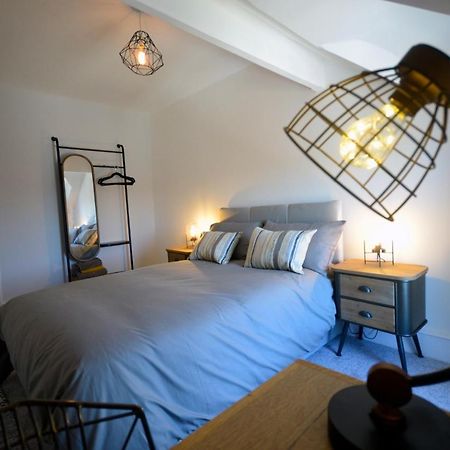 Heritage Holiday Accommodation ペムブローク・ドック エクステリア 写真